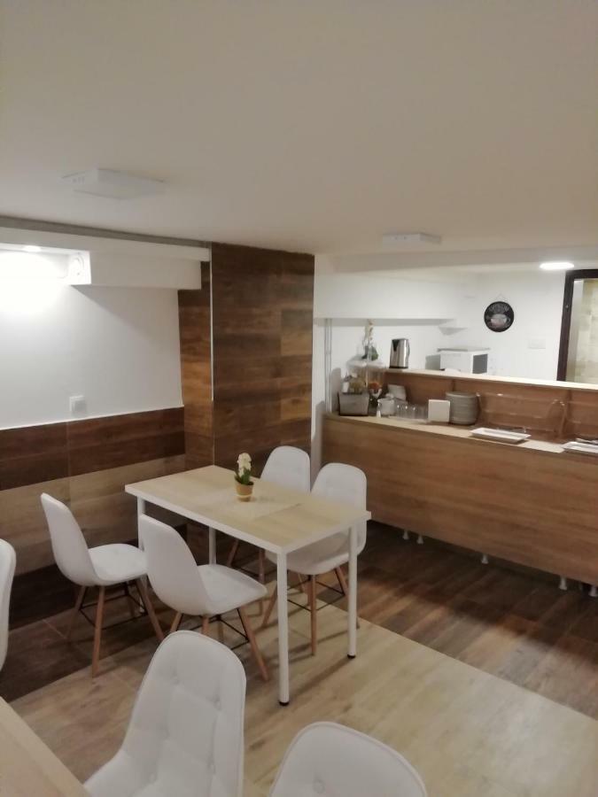 Accommodation Elegance Ni Dış mekan fotoğraf